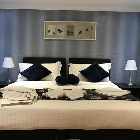 Whiteleaf Hotel 2*