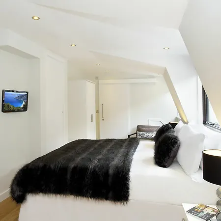 Red Lion Court By City2stay 호텔 4*