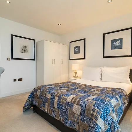 Austin David - New Island 4* Barking (Greater London)