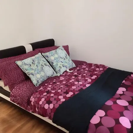 Station Five Bedroom Self Contained House Affittacamere