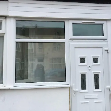 Station Five Bedroom Self Contained House Abbey Wood