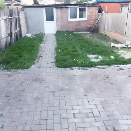 Affittacamere Station Five Bedroom Self Contained House 3*