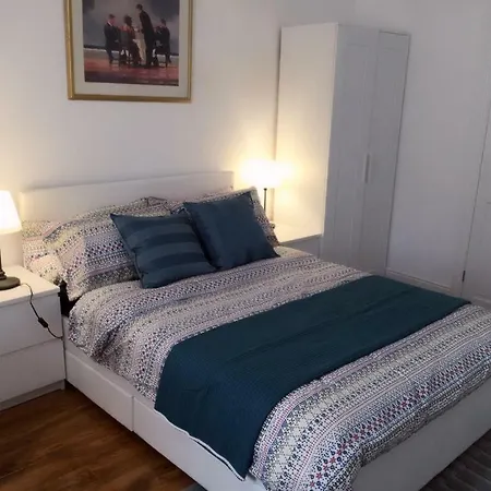 Station Five Bedroom Self Contained House Affittacamere 3*