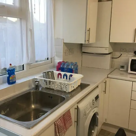 Affittacamere Station Five Bedroom Self Contained House Abbey Wood