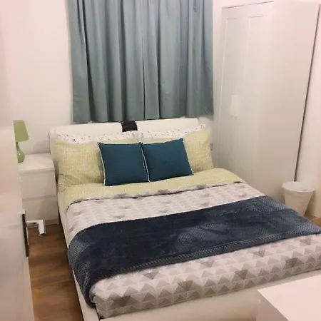 Station Five Bedroom Self Contained House Affittacamere