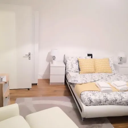 Station Five Bedroom Self Contained House 3*