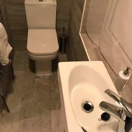 Affittacamere Station Five Bedroom Self Contained House Abbey Wood