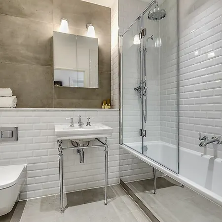 Carlow House By Skyline 4* London