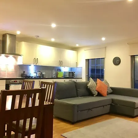 Modern In Bayswater Wifi & Aircon - By Hotel 4*