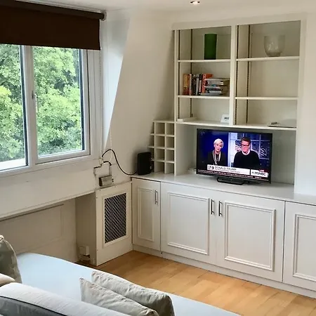 Bright Aircon Earls Court Hotel 3*