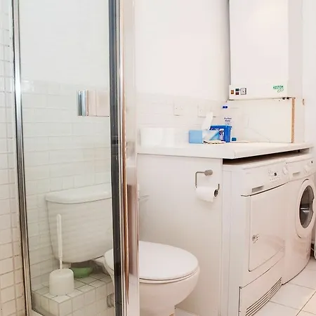 4 Bedroom Flat Near Eye