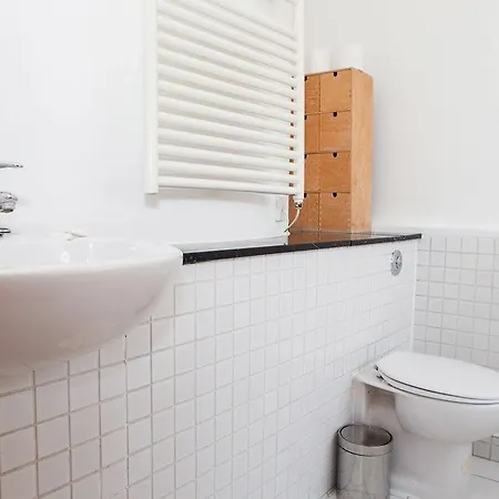 4 Bedroom Flat Near Eye Hotel