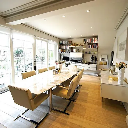 Kew Gardens Bed & Breakfast 4*