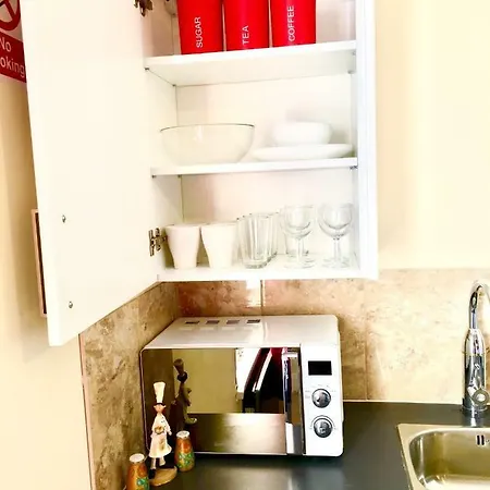 London Apartments, Private Bathrooms And Parking Apartment
