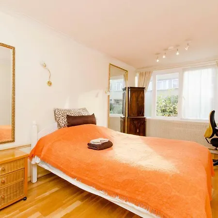 Flat Near The Centre