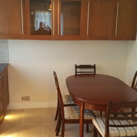 Apartment Elegant And Spacious 2 Bedroom *