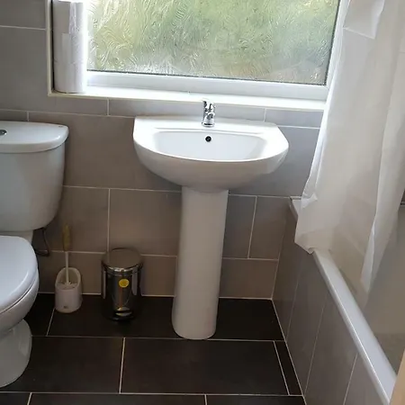 Elegant And Spacious 2 Bedroom *
