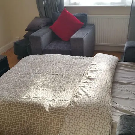 Elegant And Spacious 2 Bedroom Apartment Barnet
