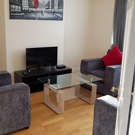 Elegant And Spacious 2 Bedroom