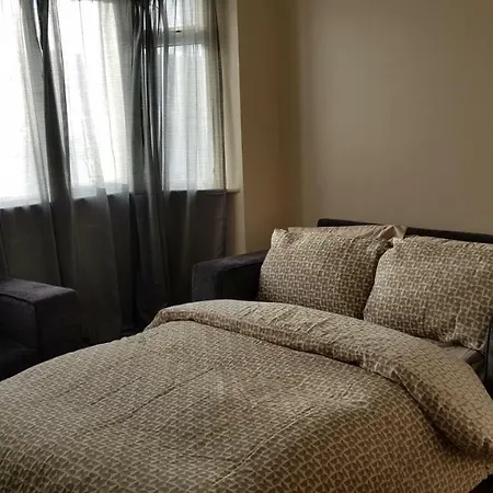 Elegant And Spacious 2 Bedroom Apartment Barnet