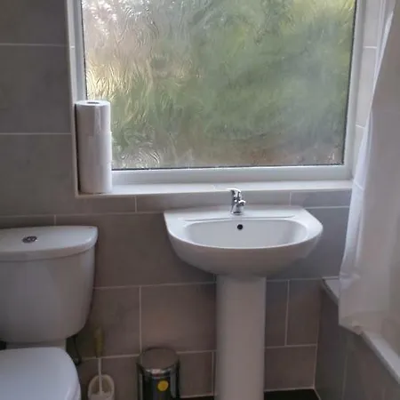 Apartment Elegant And Spacious 2 Bedroom