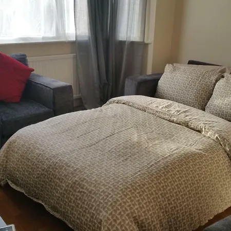 Elegant And Spacious 2 Bedroom * Barnet