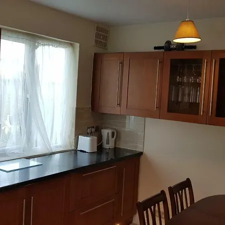 Apartment Elegant And Spacious 2 Bedroom