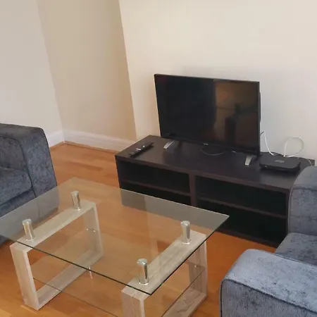 Apartment Elegant And Spacious 2 Bedroom
