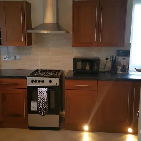 Elegant And Spacious 2 Bedroom Apartment *