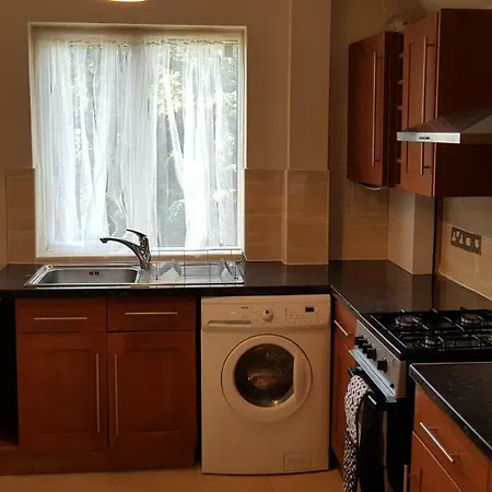Elegant And Spacious 2 Bedroom Barnet