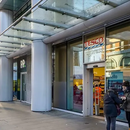 One Commercial Street London