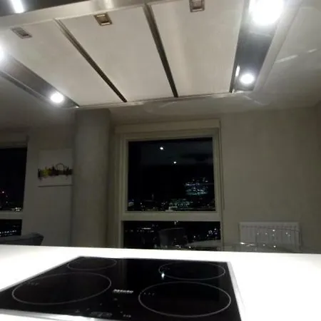 Apartment One Commercial Street *