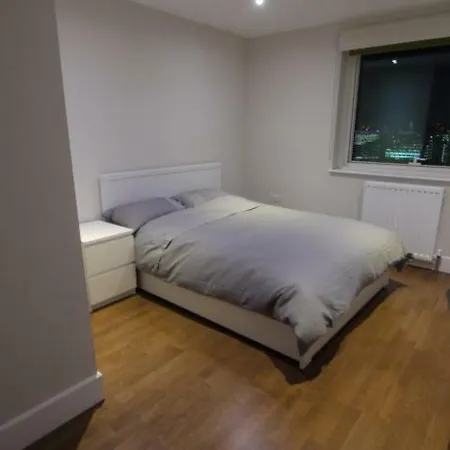 Apartment One Commercial Street *