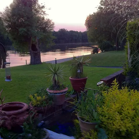 Nocleg ze śniadaniem Chiswick Riviera With Free Parking Londyn