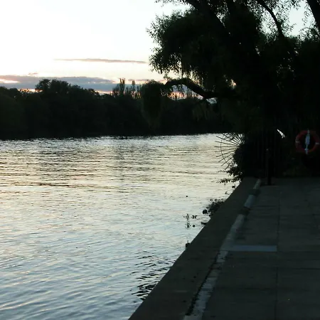Chiswick Riviera With Free Parking Nocleg ze śniadaniem Londyn