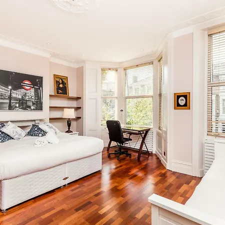 Muse Haus Riverside Alloggio in famiglia Londra