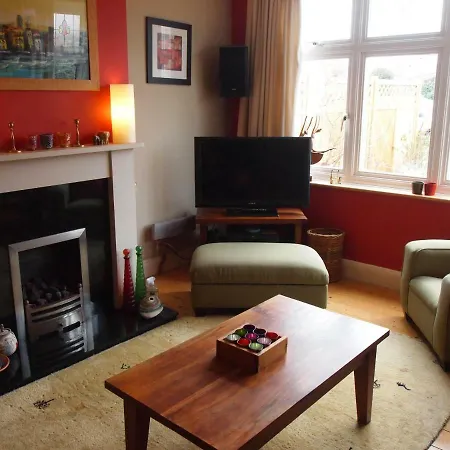 Friendly In South London * Raynes Park
