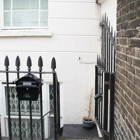 Next To Victoria Station Apartment London