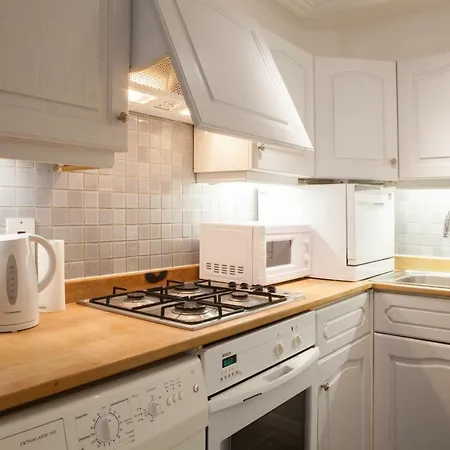 Apartment Next To Victoria Station *