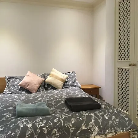 Large 2 Bedroom 2 Bathroom In Westminster Apartment