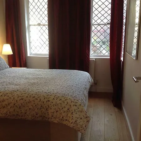 Farriers House * London