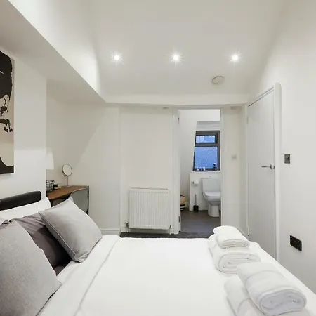 Modern Fitzrovia Apartment