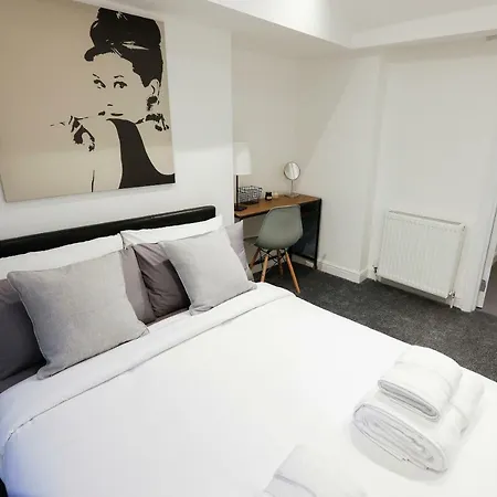 Modern Fitzrovia Apartment *
