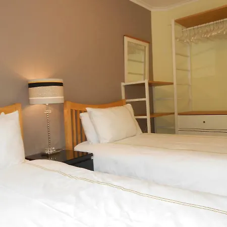 2 Bedroom In Stratton Court Surbiton Incl Free Parking Kingston upon Thames (Greater London)