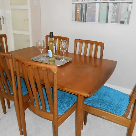 Apartment 2 Bedroom In Stratton Court Surbiton Incl Free Parking