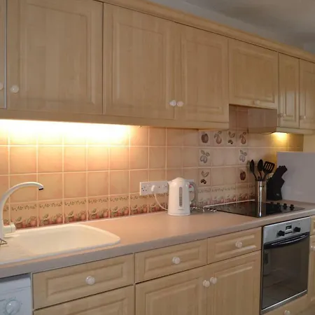 2 Bedroom In Stratton Court Surbiton Incl Free Parking Kingston upon Thames (Greater London)
