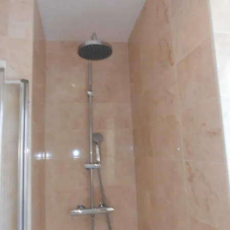 2 Bed In Viceroy Central Surbiton Incl Free Parking Apartment *