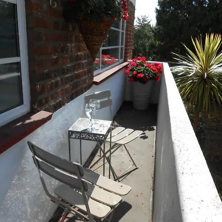 2 Bed In Viceroy Central Surbiton Incl Free Parking Apartment