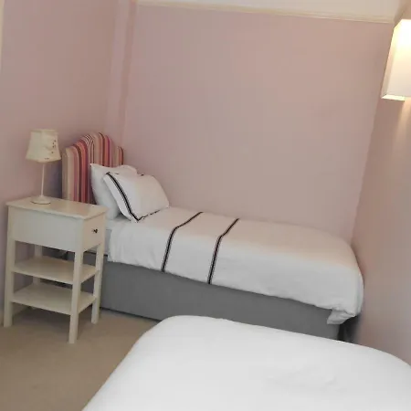 2 Bed In Viceroy Central Surbiton Incl Free Parking Apartment Kingston upon Thames (Greater London)