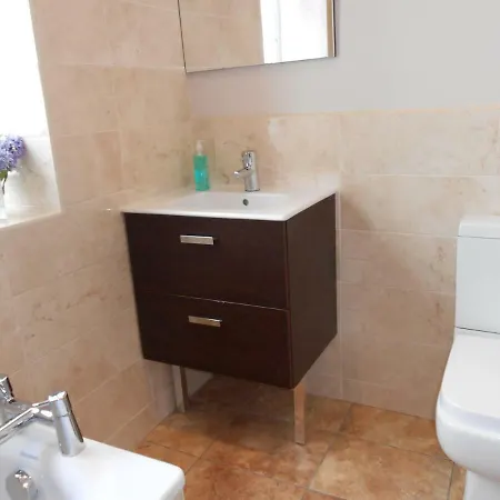 2 Bed In Viceroy Central Surbiton Incl Free Parking Apartment Kingston upon Thames (Greater London)